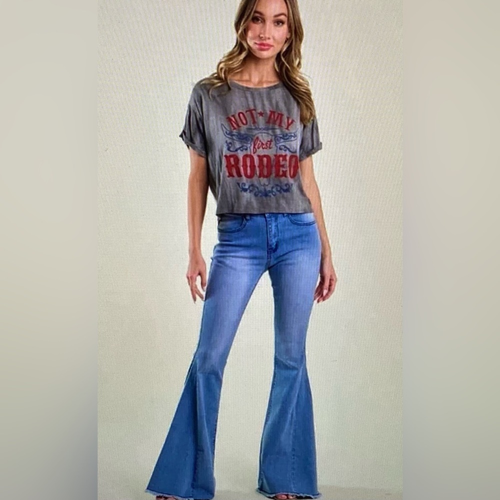 Saints & Hearts “Not my first rodeo” Crop Tee - Picture 5 of 9